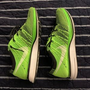 Nike Air Flyknit Size 7